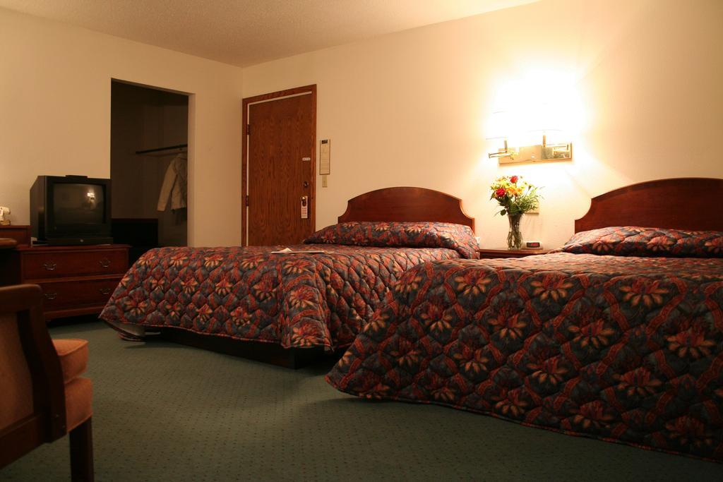 University Inn Cedar Falls Δωμάτιο φωτογραφία